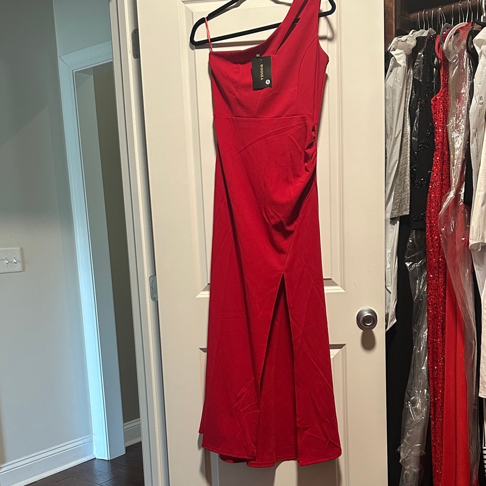 Red One-Shoulder Sleeveless Cocktail Gown